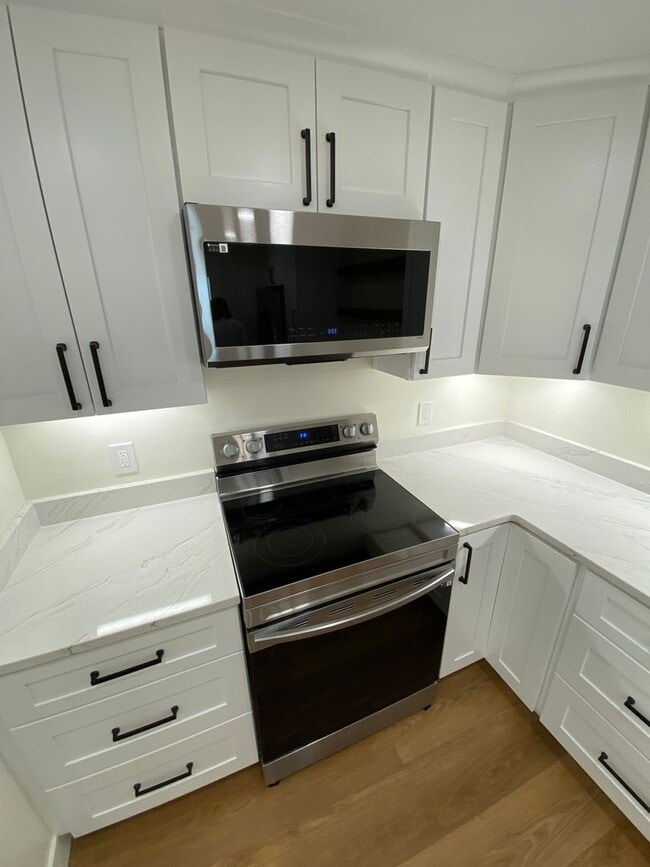 Photo - Light and Bright Basement apartment