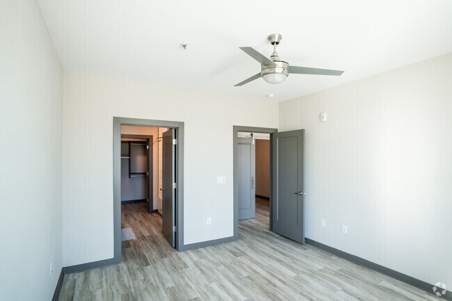3BR,2BA - 1,422SF