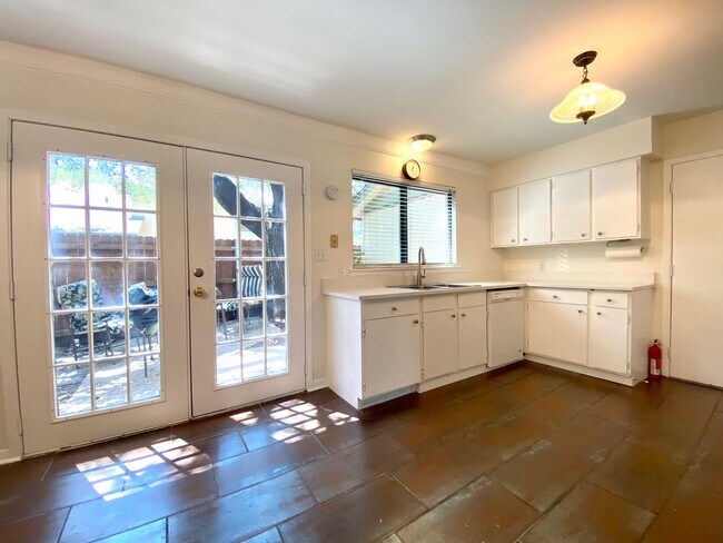 Photo - 3 bedroom w/ attached Garage!