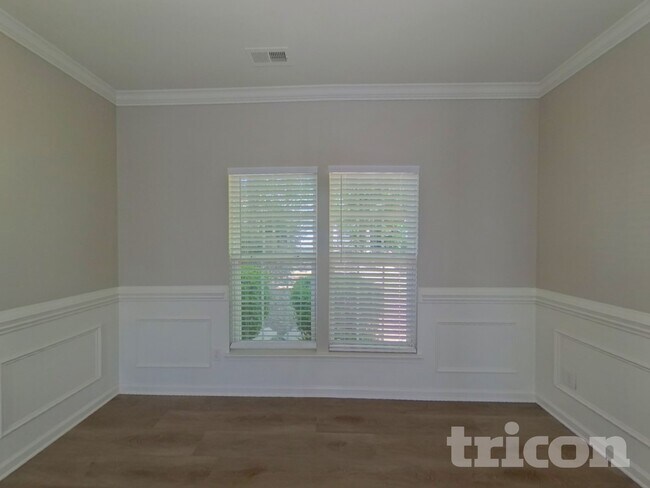 Photo - 1002 Hollingdale Ct