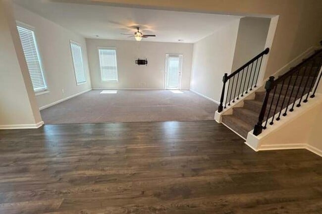 Photo - 4Bed/3.5Bath 3190 sq ft home located in the Falls