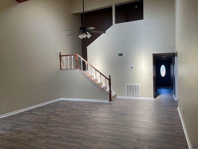 Photo - 104 Williamsburg Ave