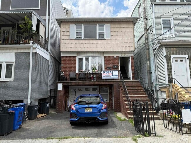 Building Photo - 351 New York Ave Unit 3 Rental