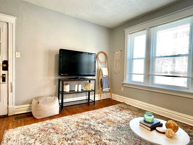 4568 Flad Ave Unit 2W