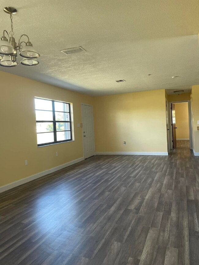 Photo - 2-Bedroom and 2-Bathroom house