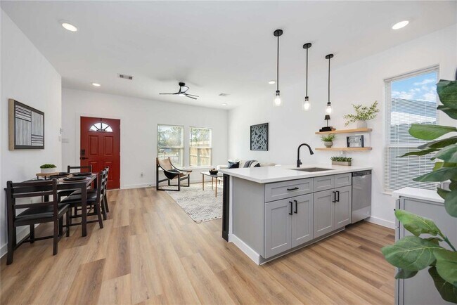 Photo - 7944 Fields St
