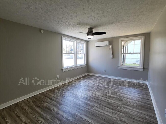 Photo - 3631 Washington St