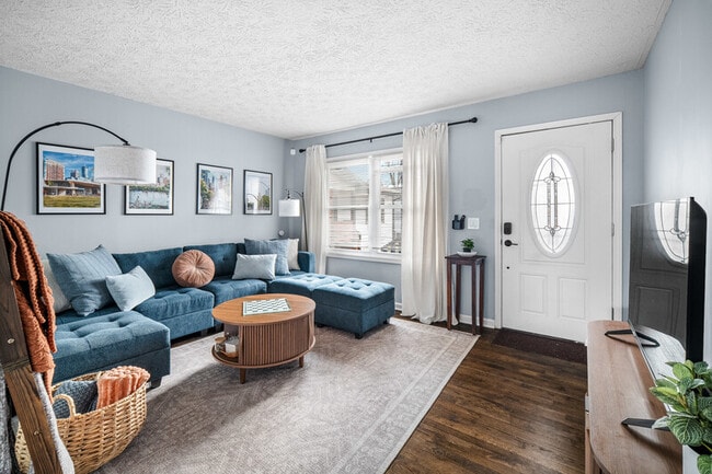 Photo - 866 United Ave SE