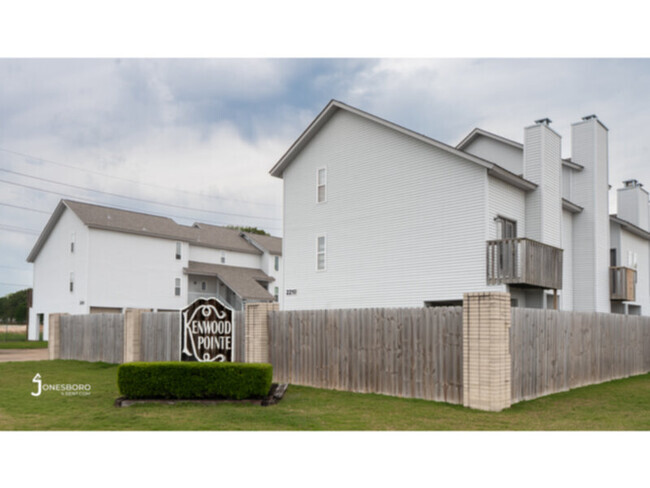 Building Photo - KENWOOD POINTE: Water/Sewer Included!! Rental