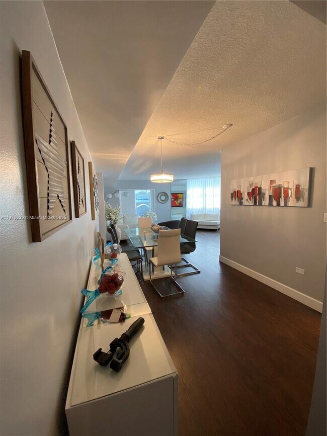 Photo - 905 Brickell Bay Dr Unit 327