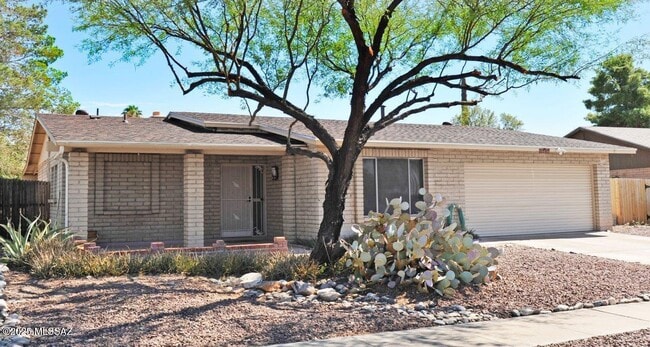 4741 W Red Wolf Dr