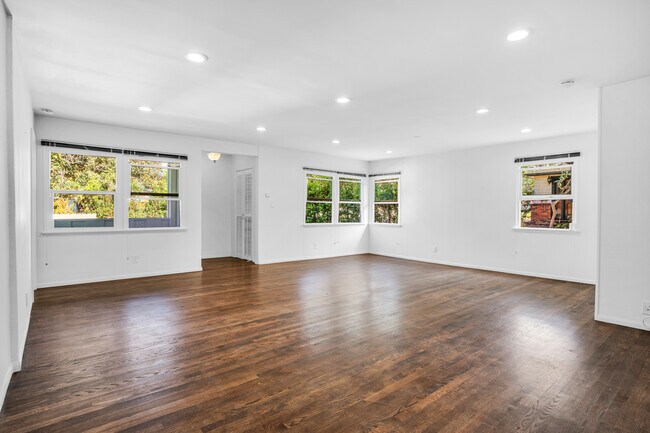 Photo - 2825 Overland Ave