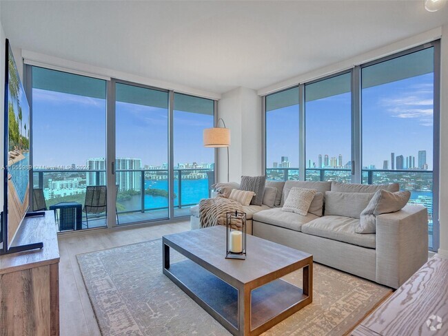 Building Photo - 16385 Biscayne Blvd Unit 2107 Rental