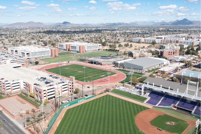 Photo - 3Bed/2Bath Home at Broadway/16th St! $399 MOVE-IN SPECIAL! Move-In Ready on 1/08/2026!