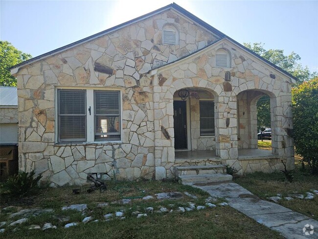 Building Photo - 418 Wichita St Rental