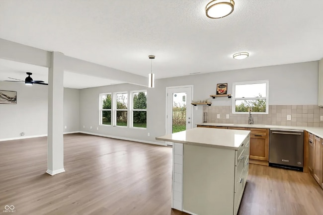 Photo - 2488 Woodfield Blvd