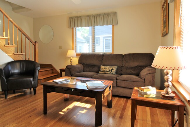 Bright and sunny Living Room - 28 Church St House