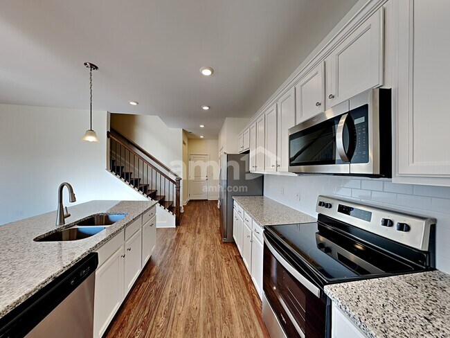 Photo - 1331 Lomond Dr