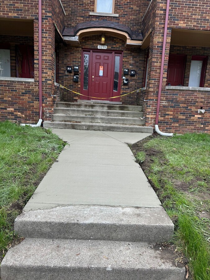 Photo - 3235 W Grand St