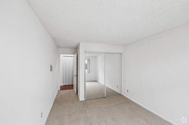 1BR, 1BA - 900SF - Bedroom