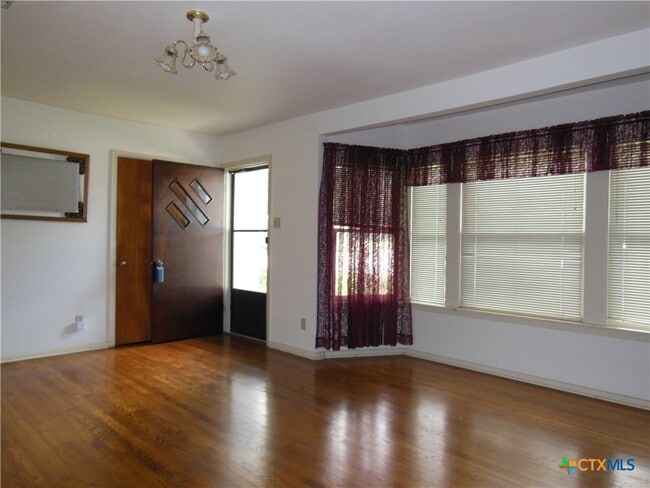 Photo - 391 Oakcrest Dr