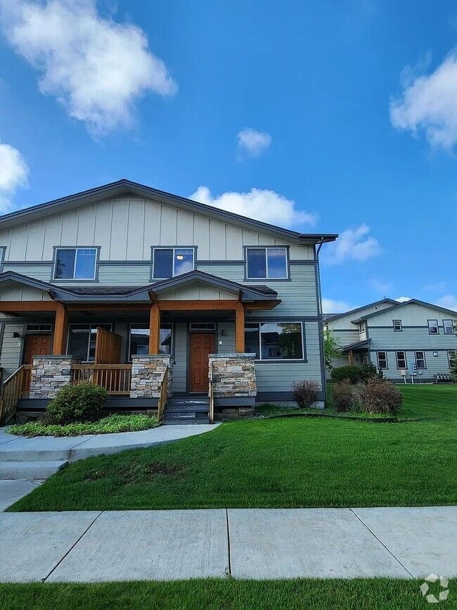 Building Photo - PET FRIENDLY, 3 bedroom 2 1/2 bathroom con... Unit 4 Rental
