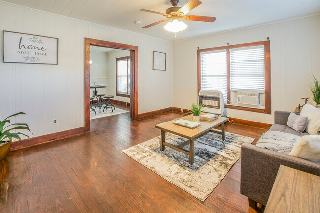 Photo - 1500 E Main St