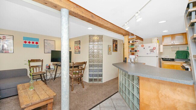 Photo - 1352 N Oakley Blvd