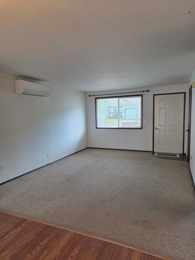 Photo - 475 SW McFadden Ave