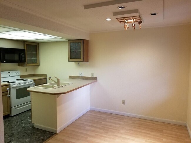 Kitechen - 801 144th Ave NE