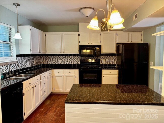 Photo - 6048 Heath Valley Rd