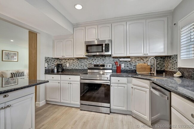 9 Colonial Club Dr Unit 305