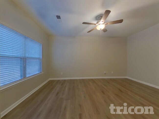 Photo - 3333 Lowland Dr