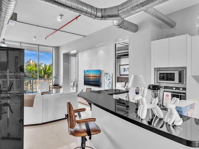 Building Photo - 3029 NE 188th St Unit 817