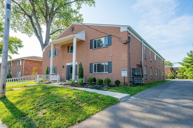 Building Photo - 651 Riverview Dr Unit 4