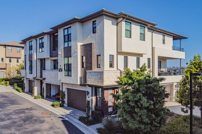2739 Via Alta Pl