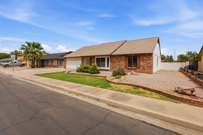 Photo - 940 W Meseto Ave