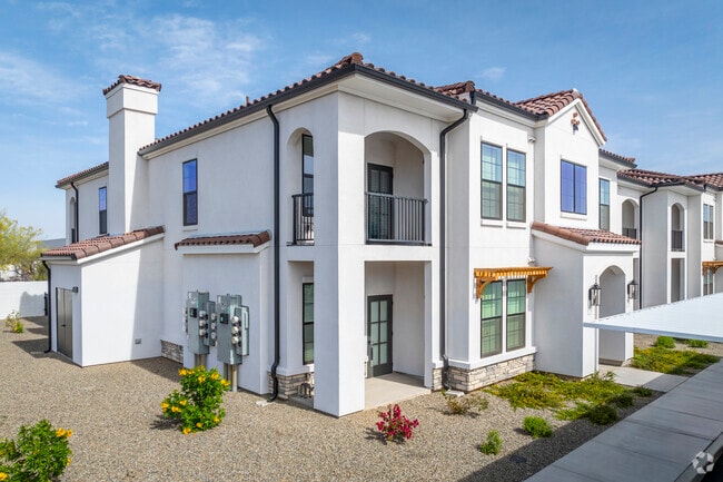 Stella Luxury Apartment Homes