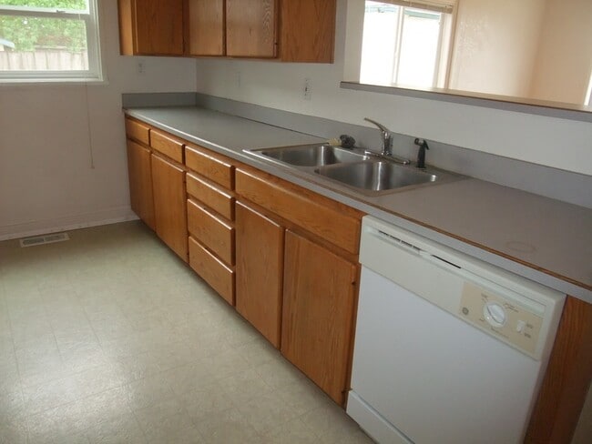 Photo - 3 Bedroom 1 Bath 848 Sq Ft Home In Albany