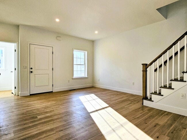 Photo - 108 Meadows Bnd