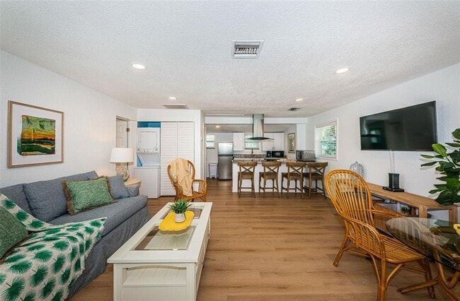 Photo - 504 70th Ave