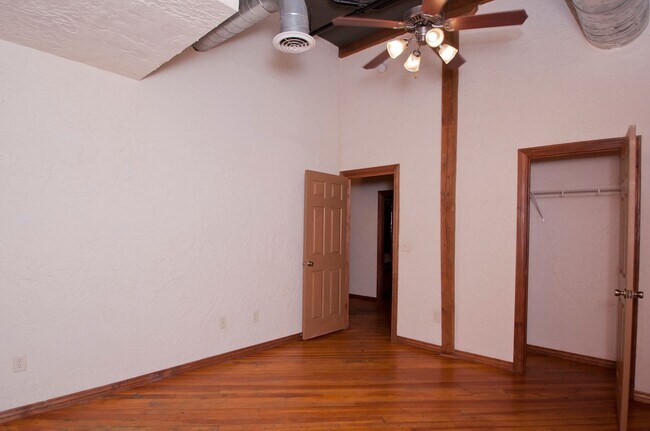 Photo - Market 101 Unidad M 101