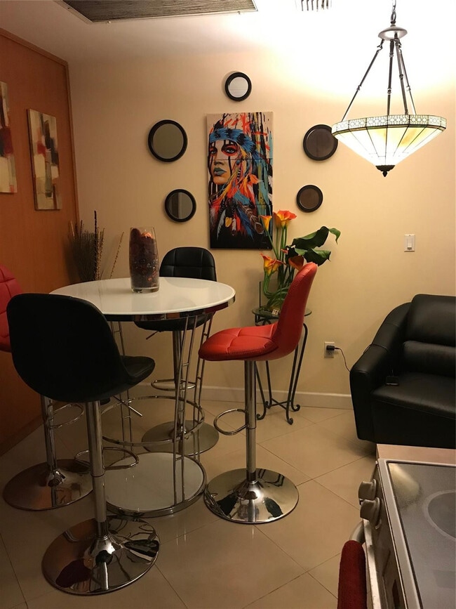 Photo - 210 SE 9th St