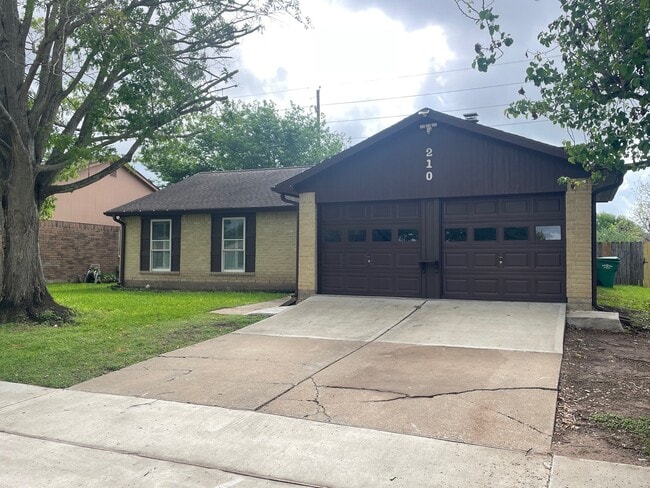 Building Photo - 210 Tara Plantation Dr