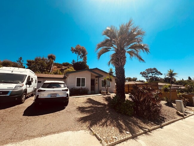 Building Photo - Lovely Home in Tranquil Poinsettia Hills!