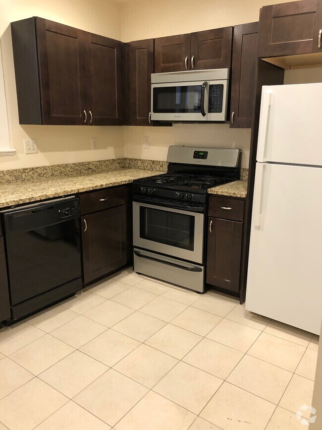 Building Photo - 12 Upland Rd Unit 9-8 Rental