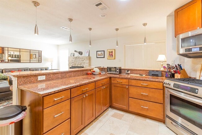 Photo - 2011 Meadowridge Dr