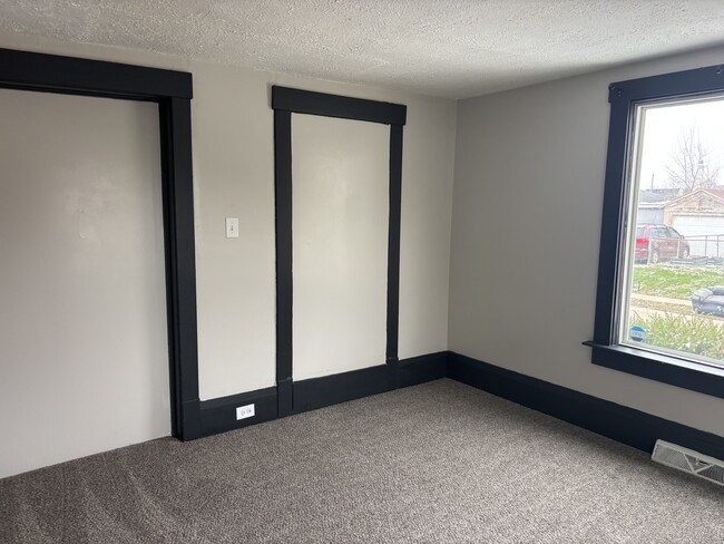 Photo - 525 Pike Ave SW