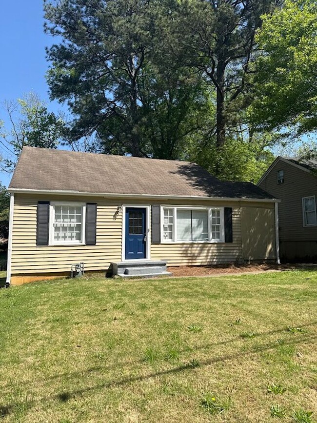 3 Bed 2 Bath in East Point! - 3 Bed 2 Bath in East Point! House