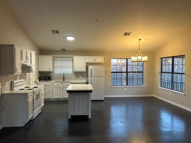 Building Photo - 111391 S 4179 Rd Unit 111391